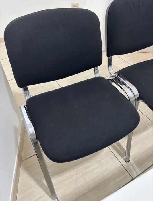 Conjunto cadeiras pretas de escritorio