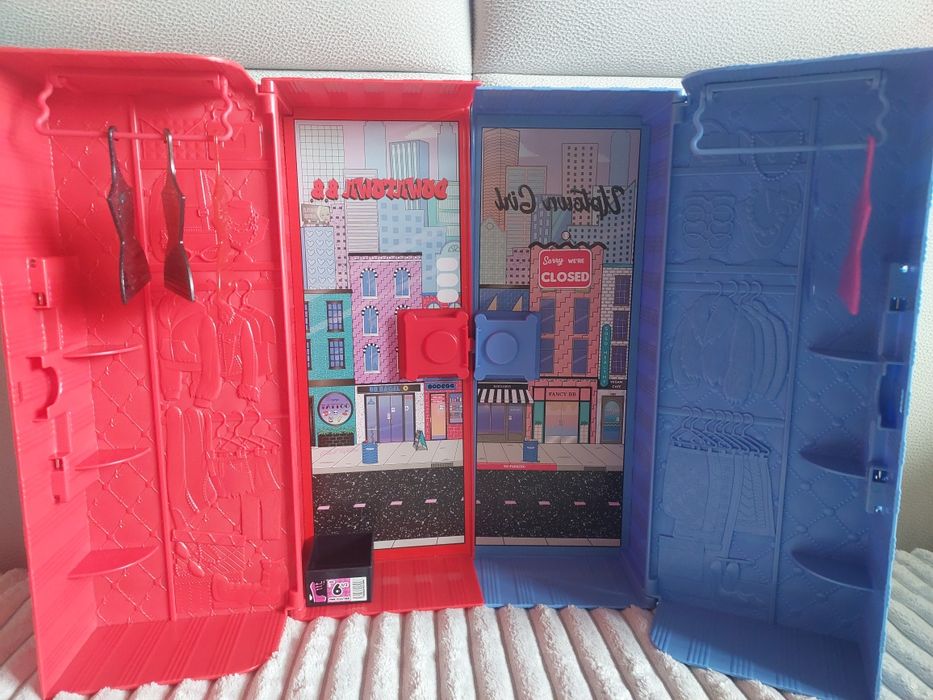 4 lalki LOL OMG z dodatkami plus 2 szafy