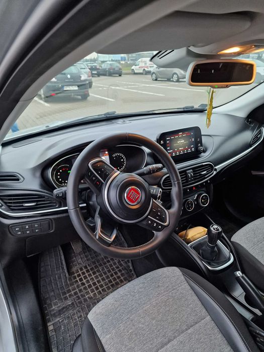 Fiat cross 2021 rok