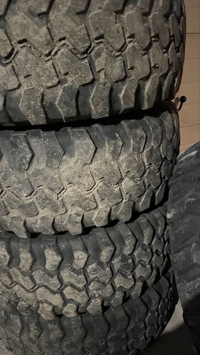 Pneus 33x12,5 r15 com jantes