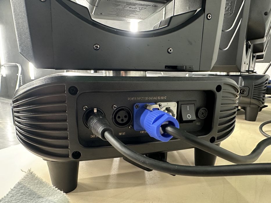 4x Moving Head Beam 10R + Flight Cases