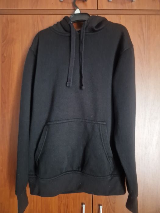 Czarna bluza z kapturem Z logo South Side Serpends z serialu "Riverdal