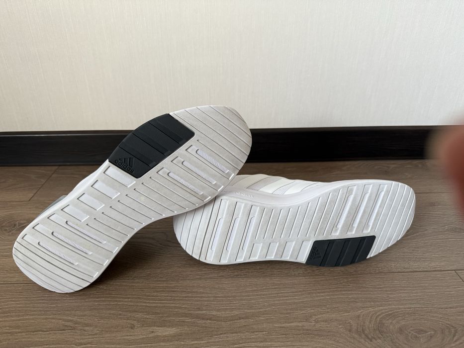 Кросівки adidas 46 розмір