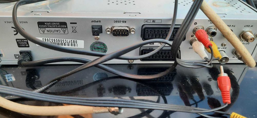 Тюнер спутниковый OPENBOX Made in Korea в идеал состоянии с проводами