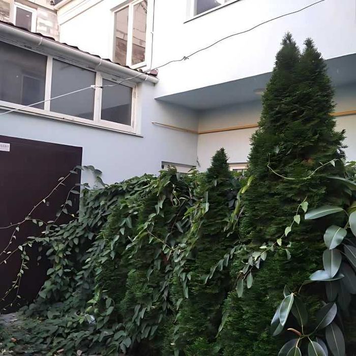 Продається 4-кімнатна квартира в центрі