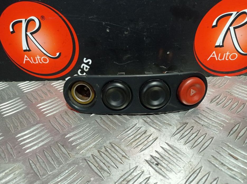 Botão 4 Piscas Renault Master Ii Caixa (Fd)