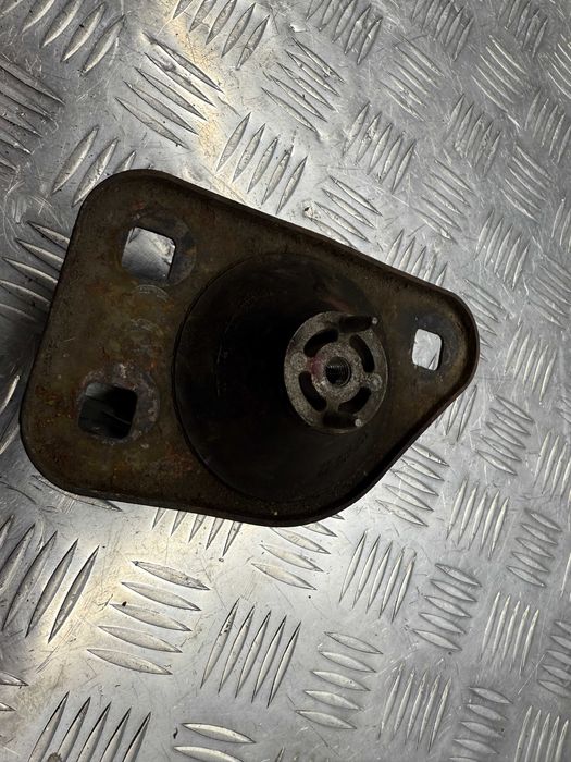 Подушка опора двигателя правая daewoo nubira 96308431