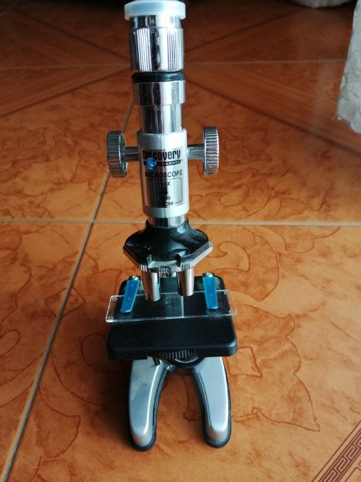 Microscópio didático