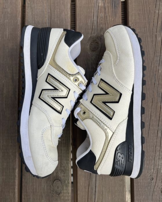 New Balance 574 (brancos e dourados)