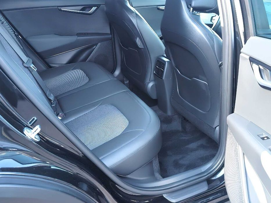 Kia Niro EX Hybrid      2023