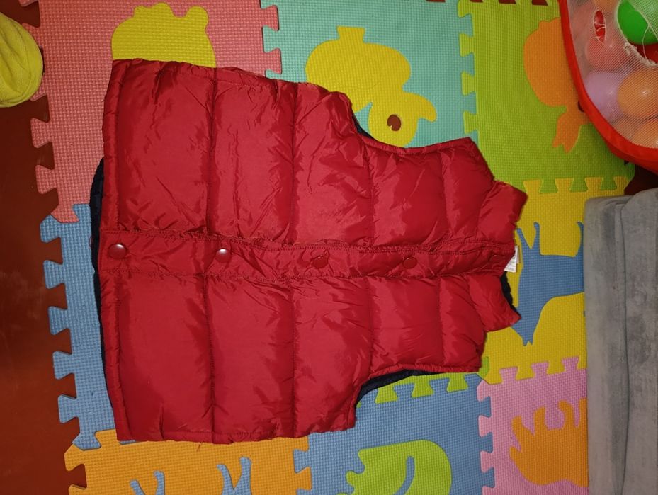 Жилетка(новая)7-8 лет