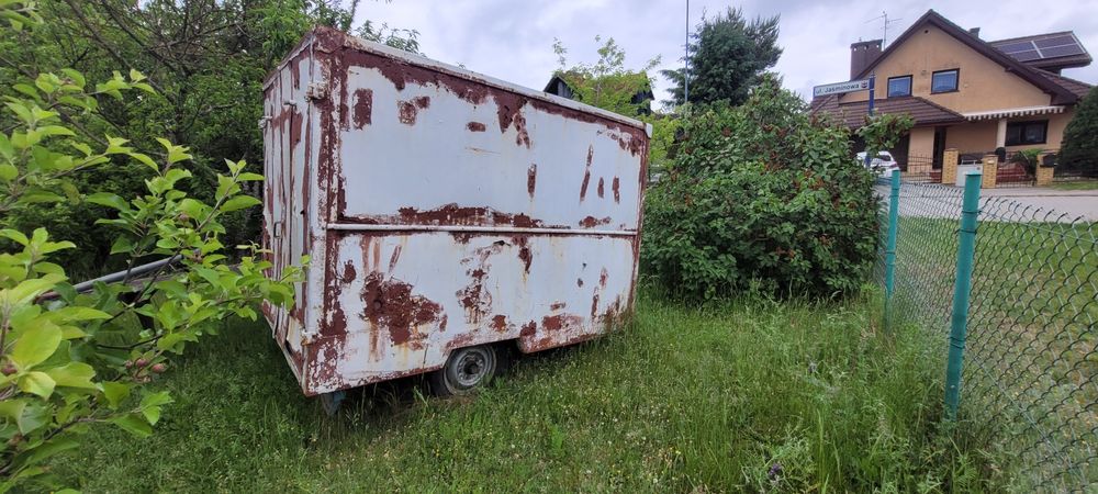 Magazyn kontener izoterma na sprzęt lub na budowę.
