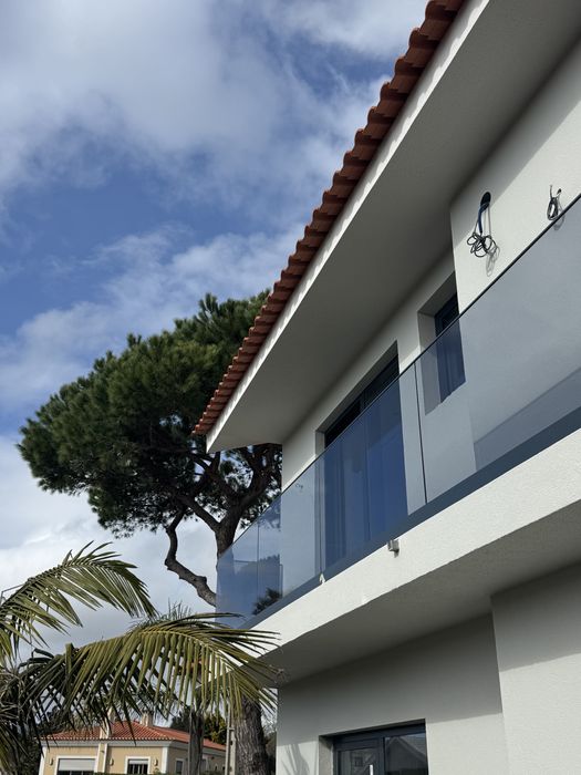 JCampos - Caixilharia / Serralharia / Guarda corpos em vidro