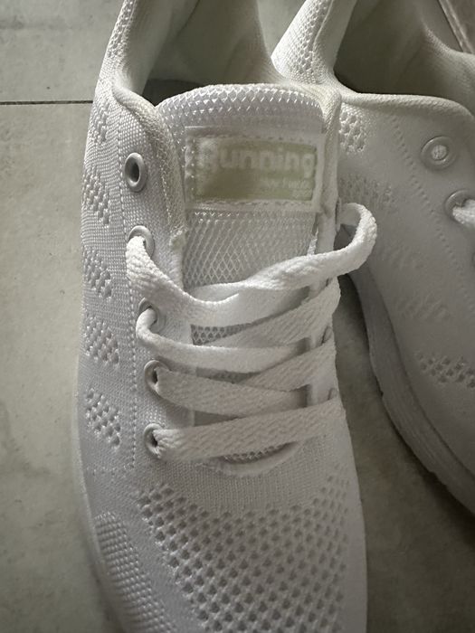 Białe buty sportowe rozmiar 36