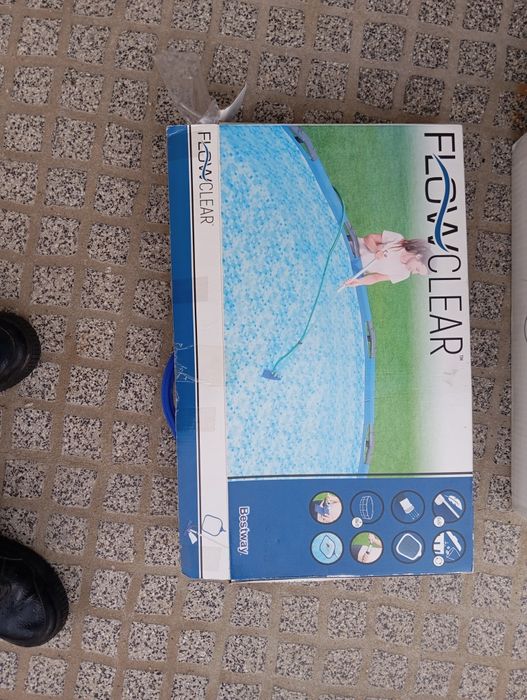Conjunto de limpeza de piscina e cadeira de piscina nova