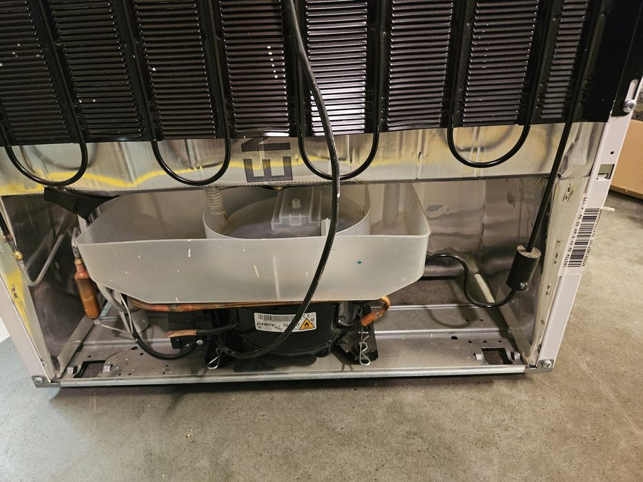 Lodówka Whirpool, mało używana.