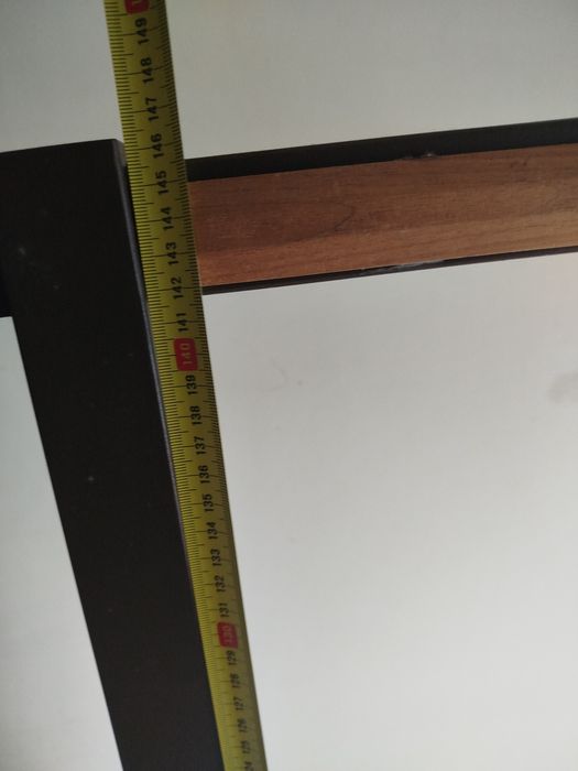 Roupeiro-charriô em metal e madeira