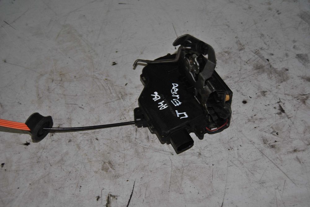 Zamek drzwi Audi A4 B6 1.9 TDi