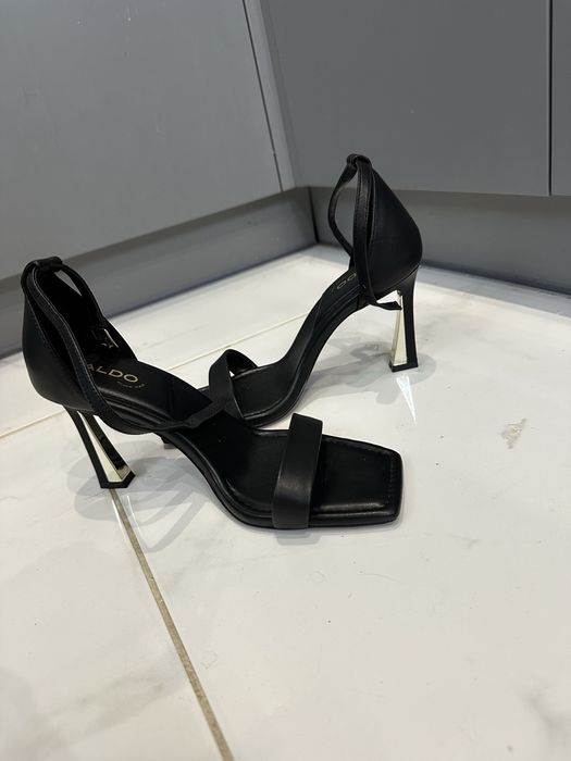 Шкіряні босоніжки Aldo