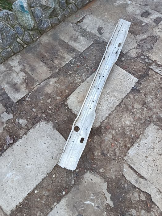 Усилитель переднего бампера бмв е39