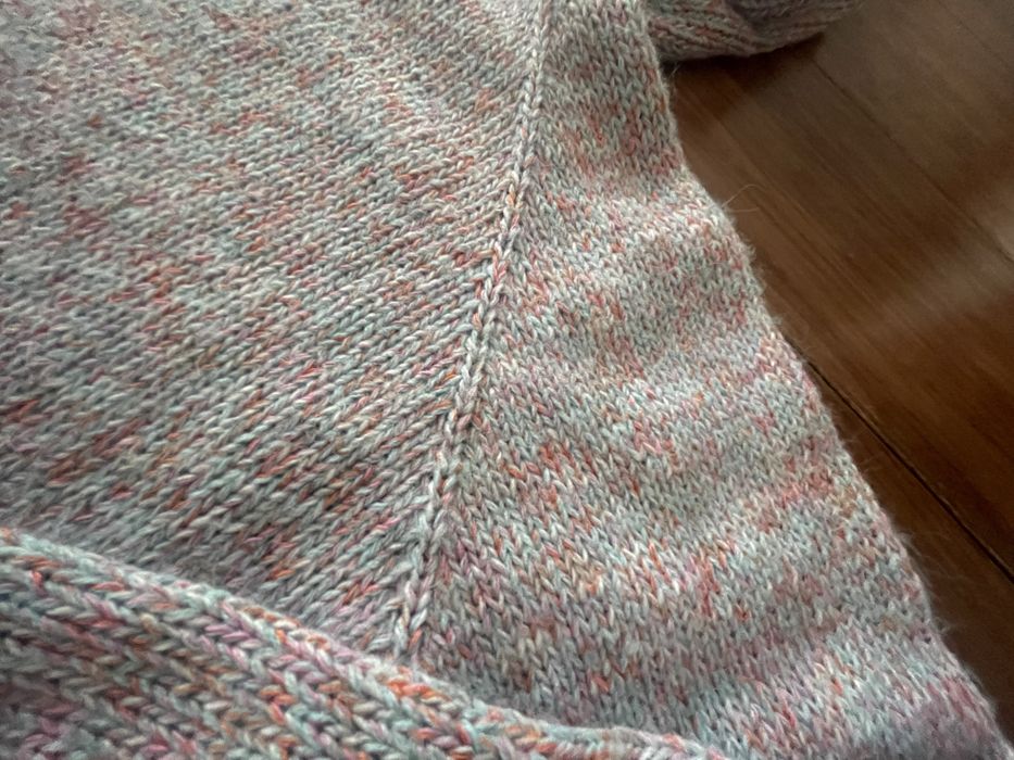 Sweter handmade z kapturem ręcznie robiony z mieszanki z merino  (s/m)