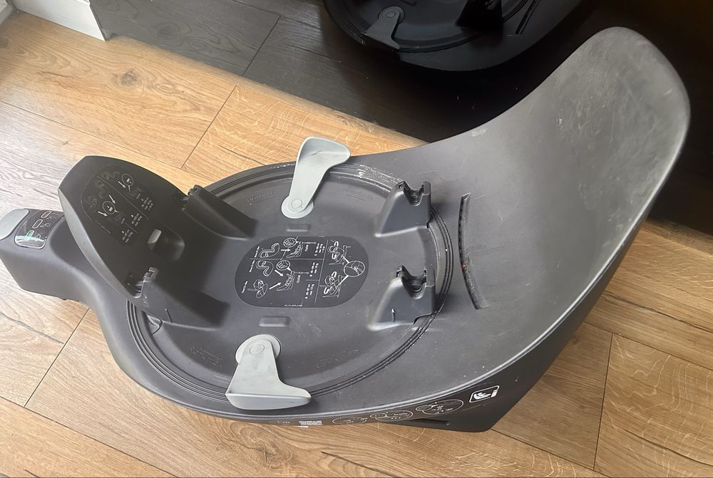 Fotelik samochodowy z baza cybex