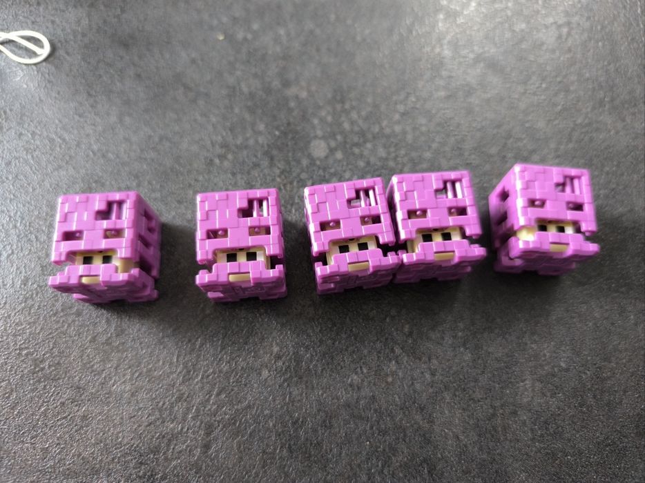 Figurka Kinder joy Minecraft Shulker box