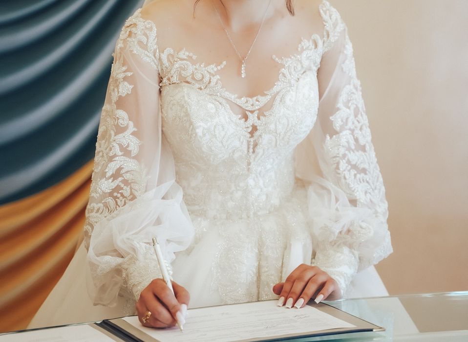 Продам весільну сукню