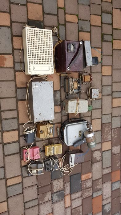 Блоки питания  ,зарядний пристрій 6вольт ,та ін.