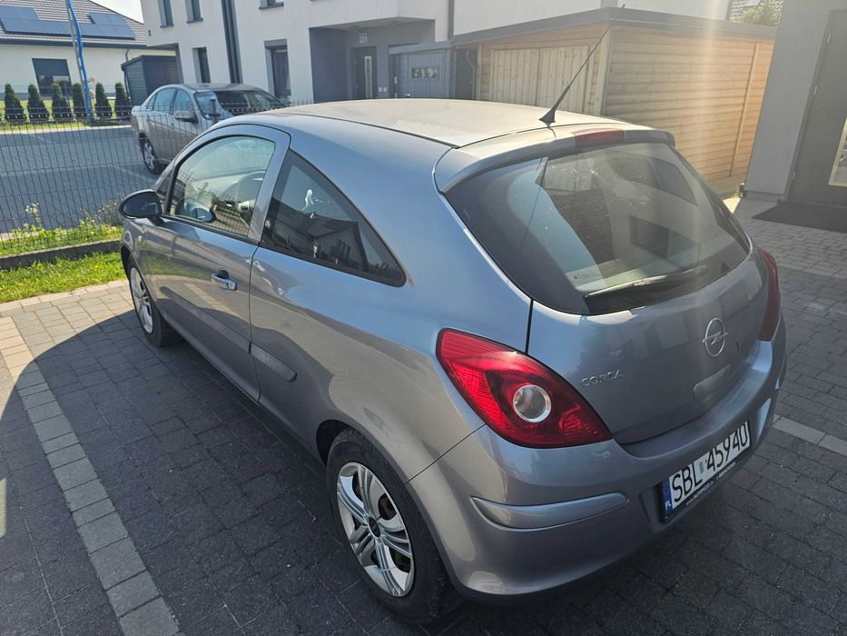 Opel Corsa D 2009 (silnik do remontu)