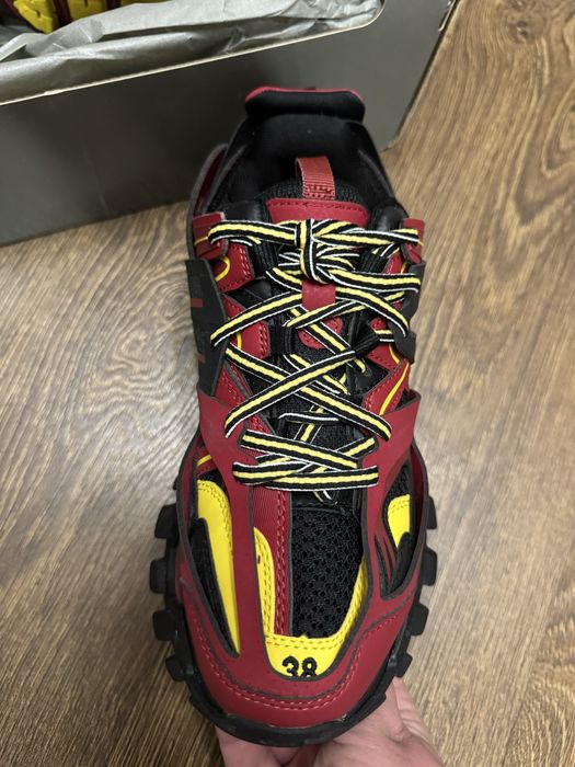 Нові Balenciaga Track