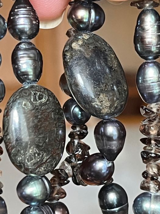 Винтажные бусы из тесных камней