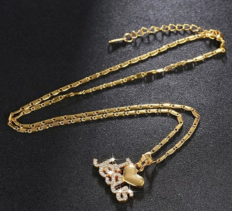 Wisiorek zawieszka złoty napis Jezus cyrkonie