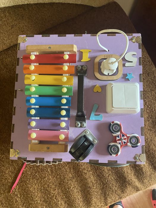 Бізі куб для розвитку