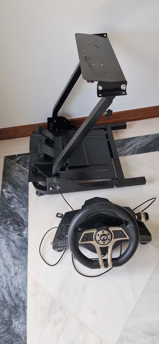 Volante PS4 e cockpit, em conjunto ou separado