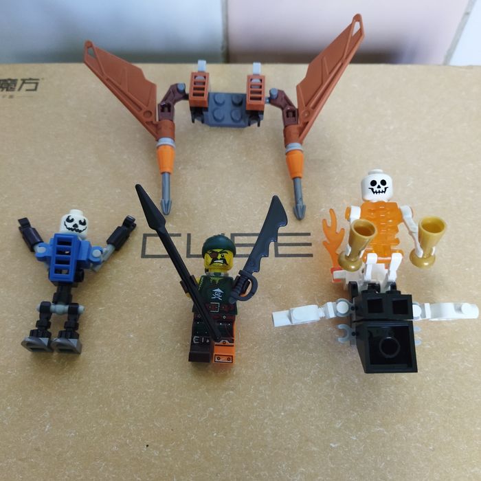 Продам  Минифигурку Лего