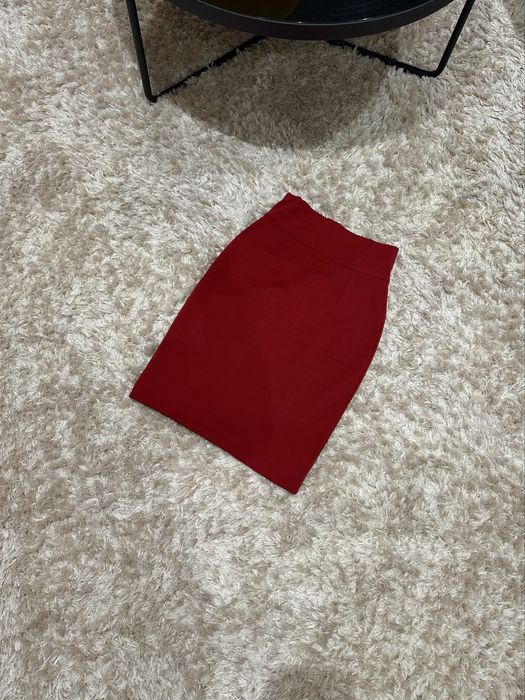Продам червону спідницю-олівець (42/XS)