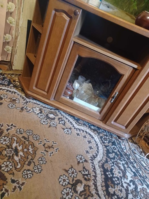 Камод под телевозор в хорошем состояние