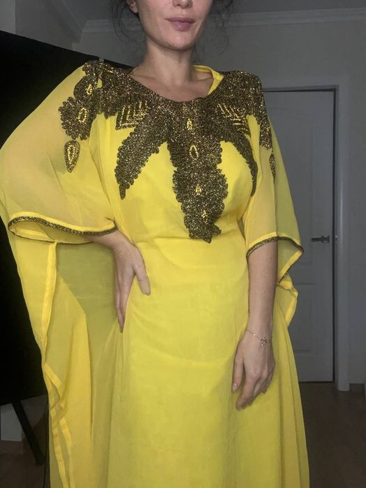 Сукня жовта з вишивкою бісером