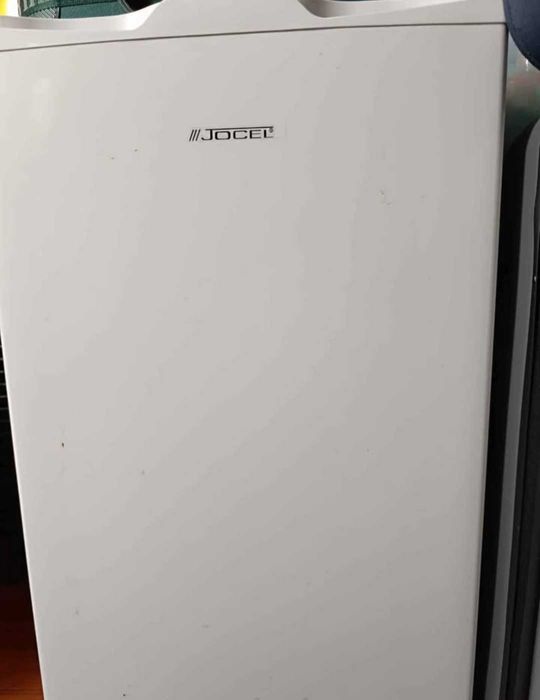 Dou mini frigorífico (Precisa de reparos)