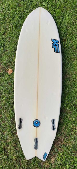Prancha Surf Killerfish 5’10” ~32L + quilhas NÃO NEG.