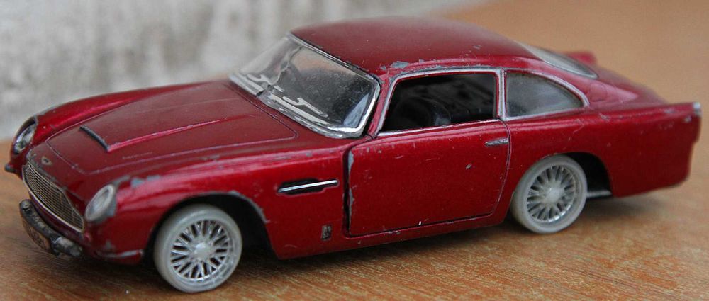 Машинка моделька Aston Martin DB5 1963 Kinsmart 1/38.