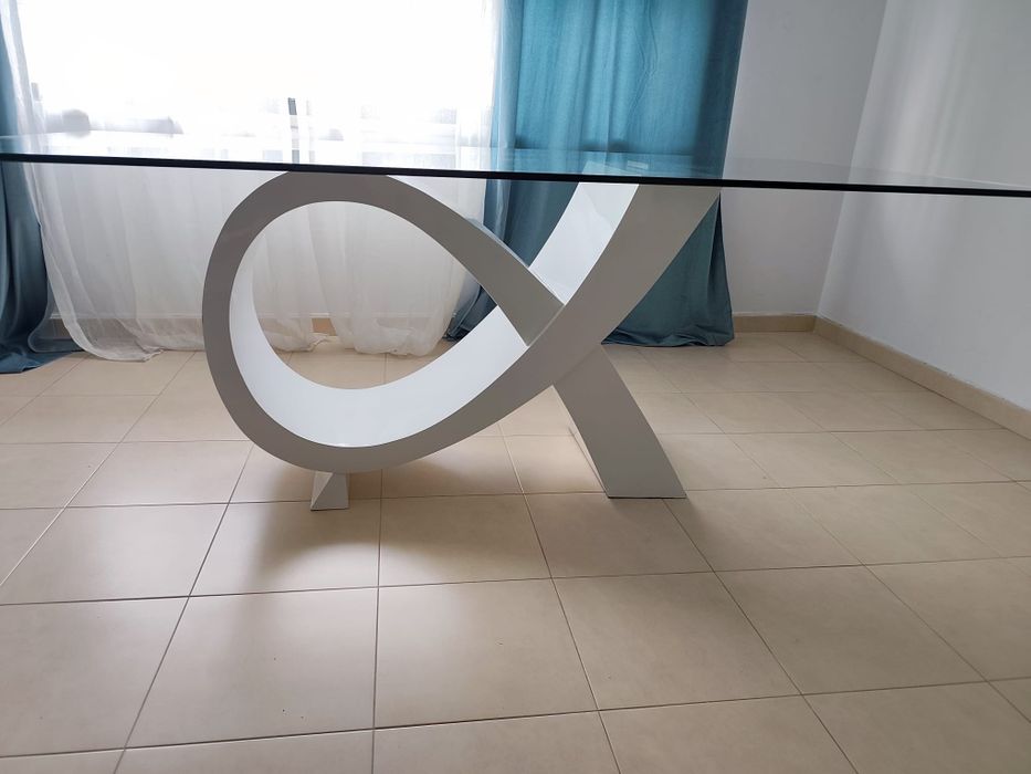 Mesa de jantar praticamente nova