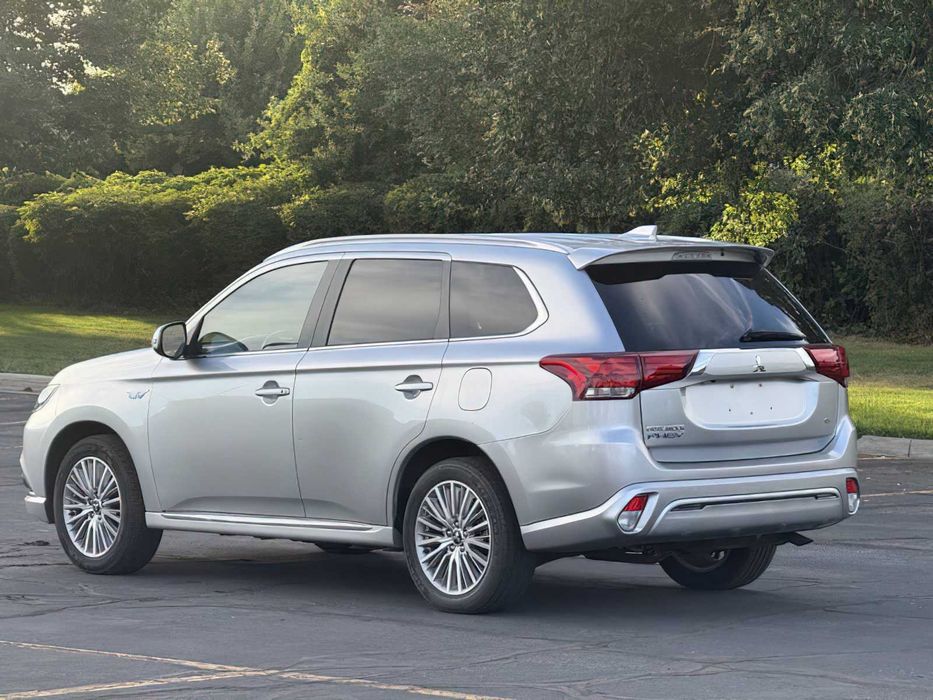 Mitsubishi Outlander PHEV SEL      2022