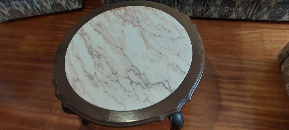 Mesa de centro em madeira e pedra