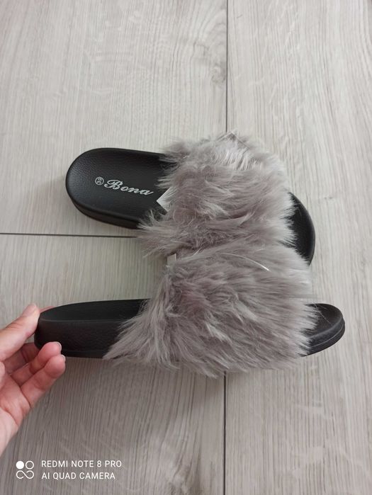 Ostatnie sztuki! Klapki futrzane szare z długim włosem 39.