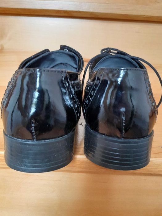 buty skórzane lakierowane NOWE 41-42 (27,5cm)