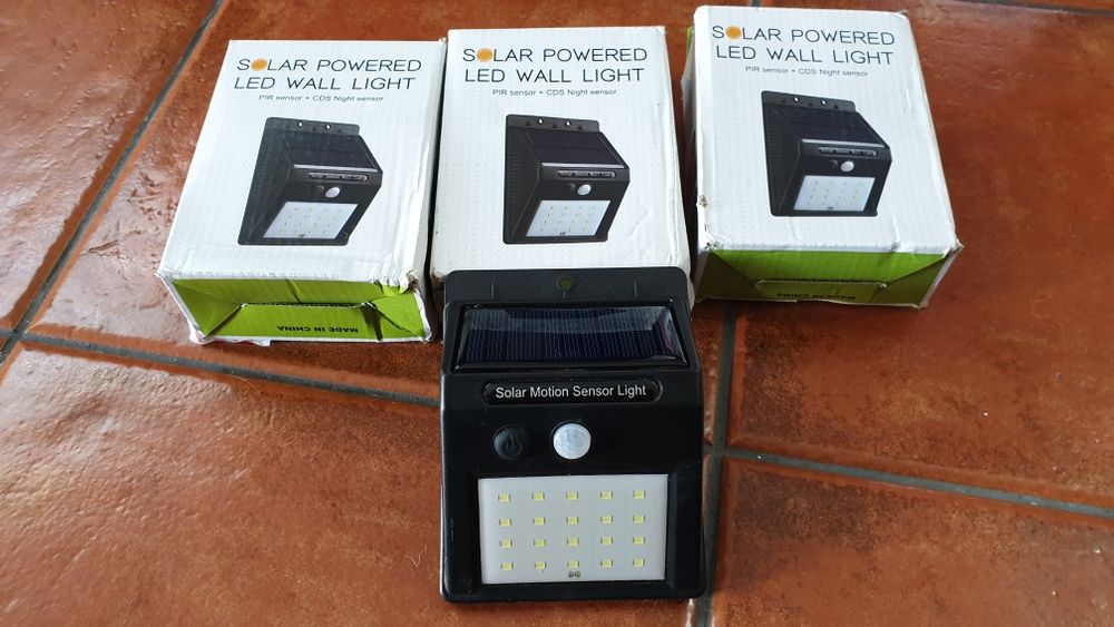 Projetor SOLAR led com sensor de movimento com painel solar
