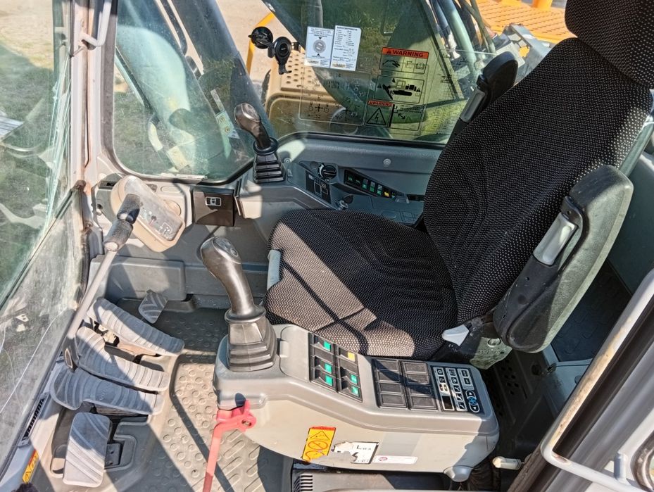 Koparka Volvo EC240 3 łyżki JCB 9 ton