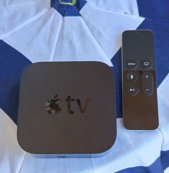 Apple TV box e comando